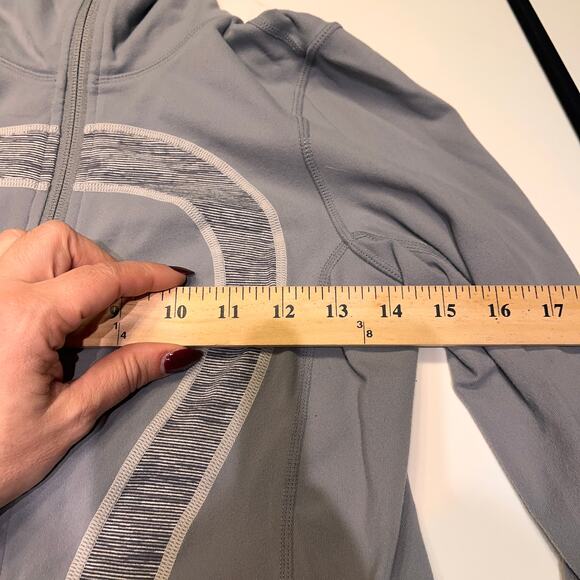 LULULEMON Gray In Stride Long Sleeves Zip Up Jacket Size 2 - Picture 6 of 8